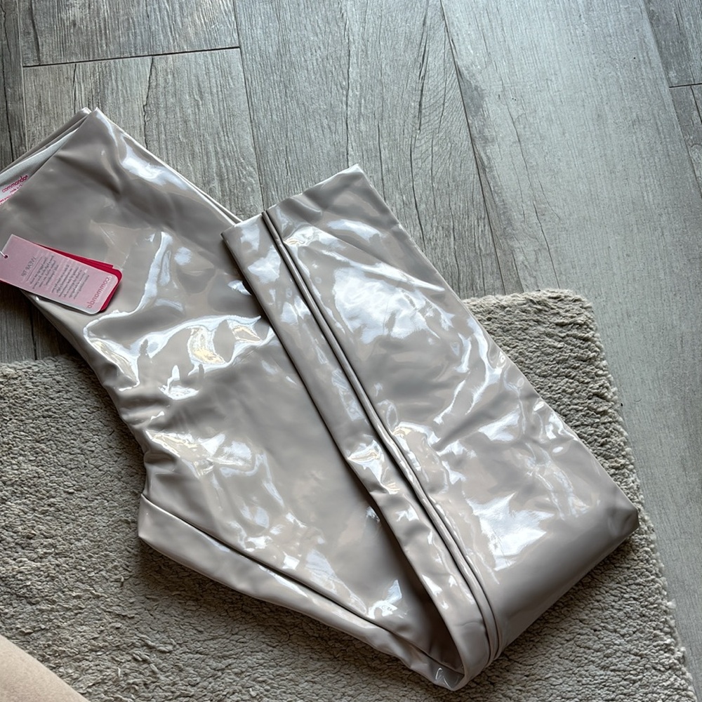 Commando faux patent leather leggings NWT color: porcelain - Picture 6 of 6